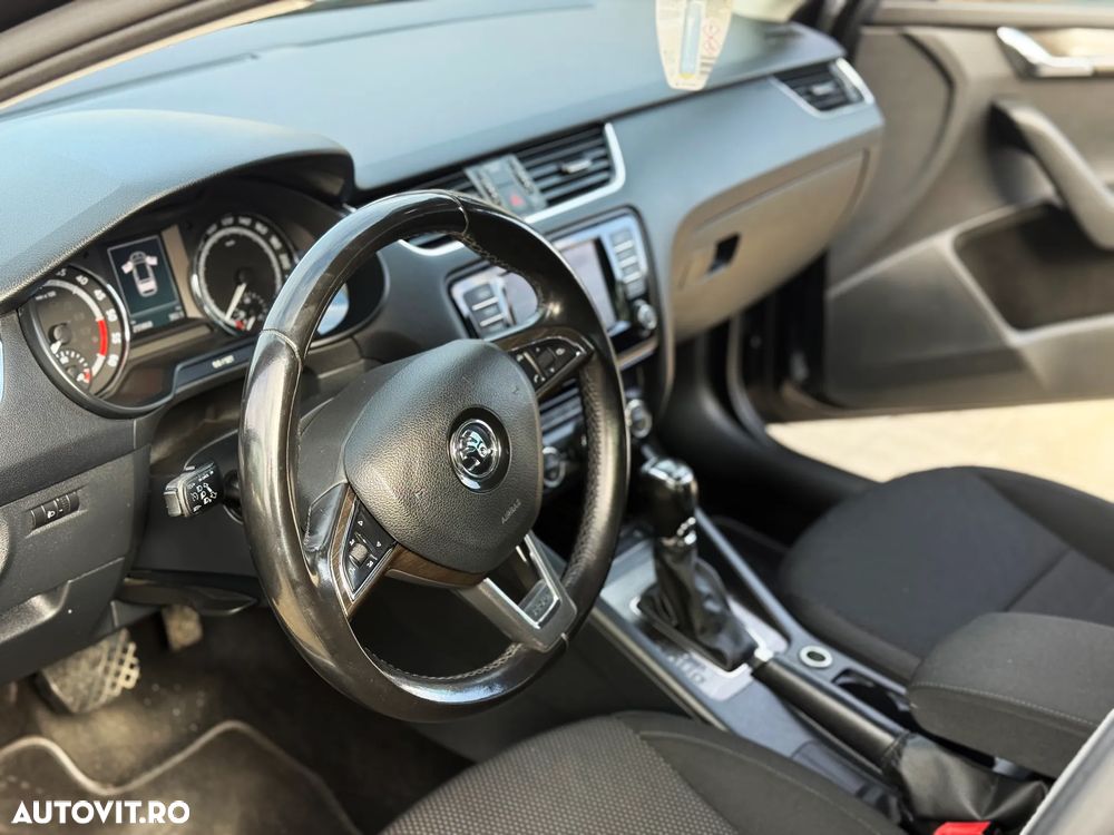 Skoda Octavia Combi 2.0 TDI 4x4 DSG RS - 11