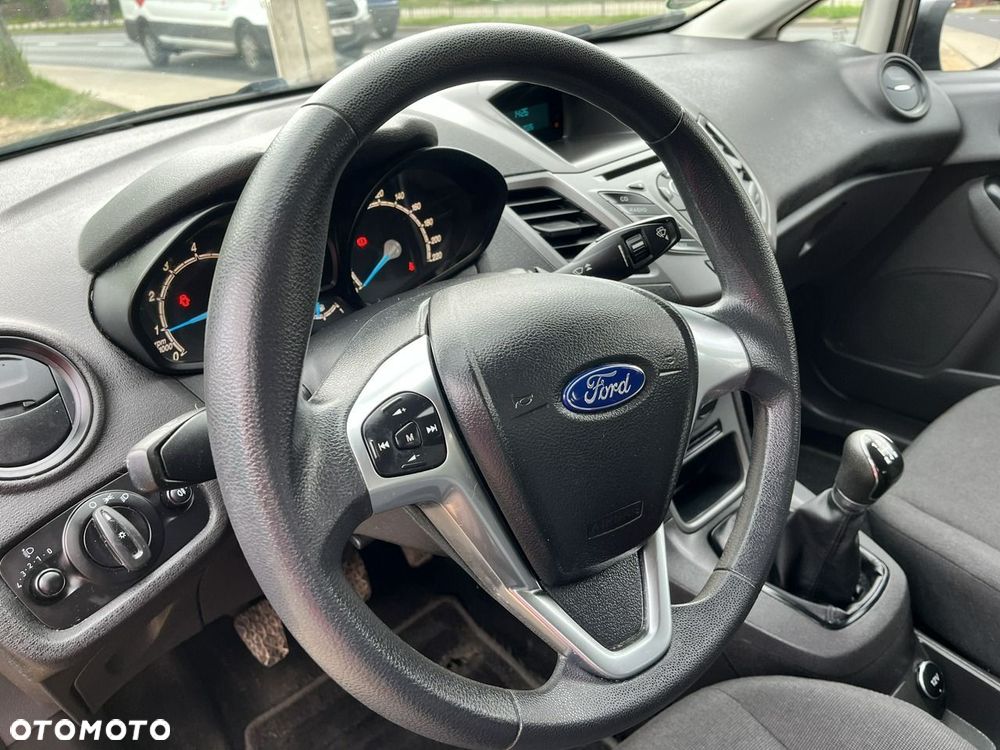 Ford Fiesta - 12