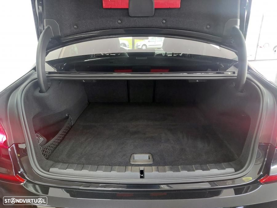 BMW 330 e Pack 50 anos M Auto - 48