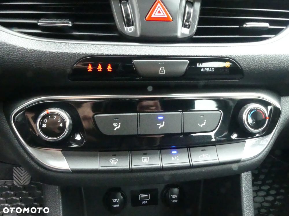 Hyundai i30 1.5 DPI Comfort - 33