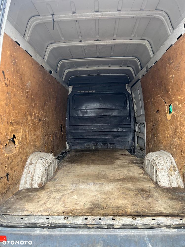 Mercedes-Benz 311 - 8