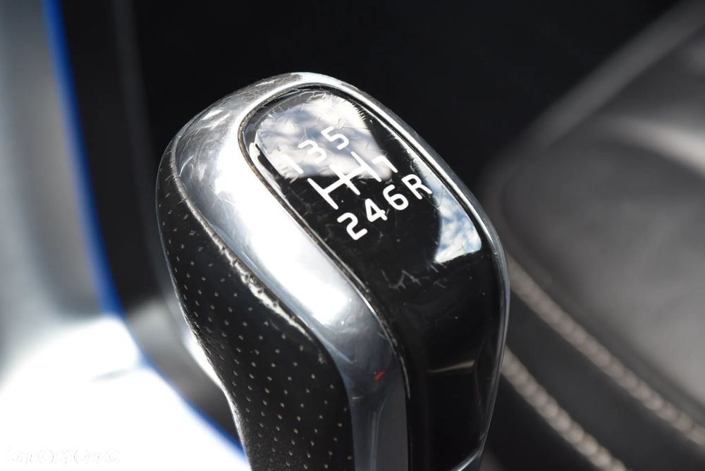 Volvo V40 D3 R-Design - 40