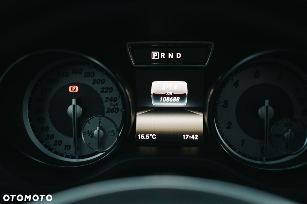 Mercedes-Benz CLA 200 7G-DCT AMG Line - 20
