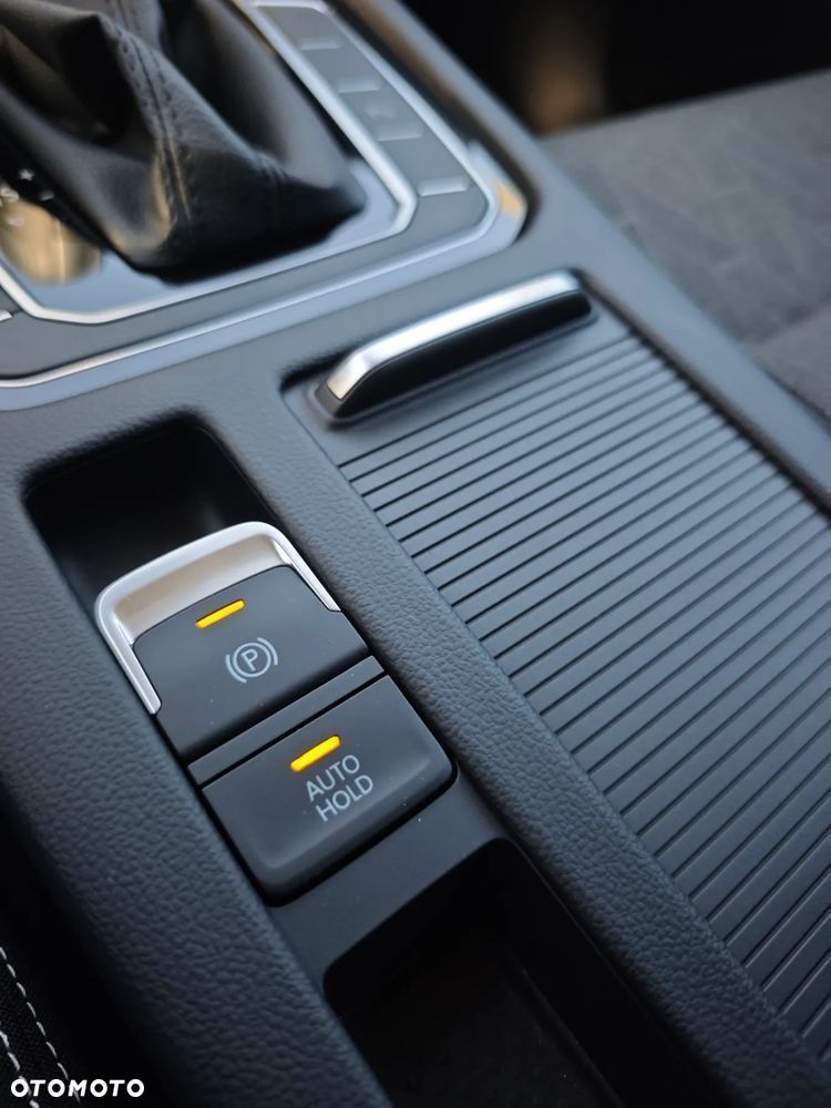 Volkswagen Passat Variant 2.0 TSI Business DSG - 29