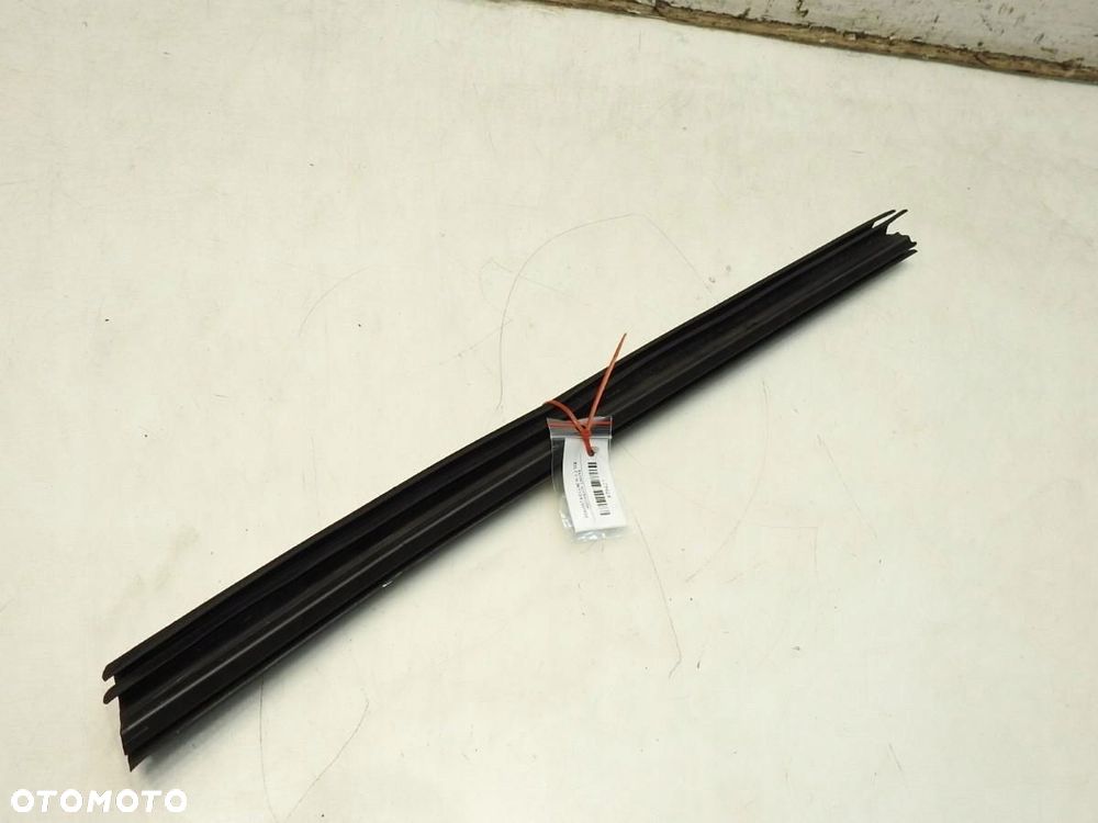 LISTWA ZGARNIAJĄCA DRZWI LEWA TYŁ RENAULT MEGANE IV HB - 6