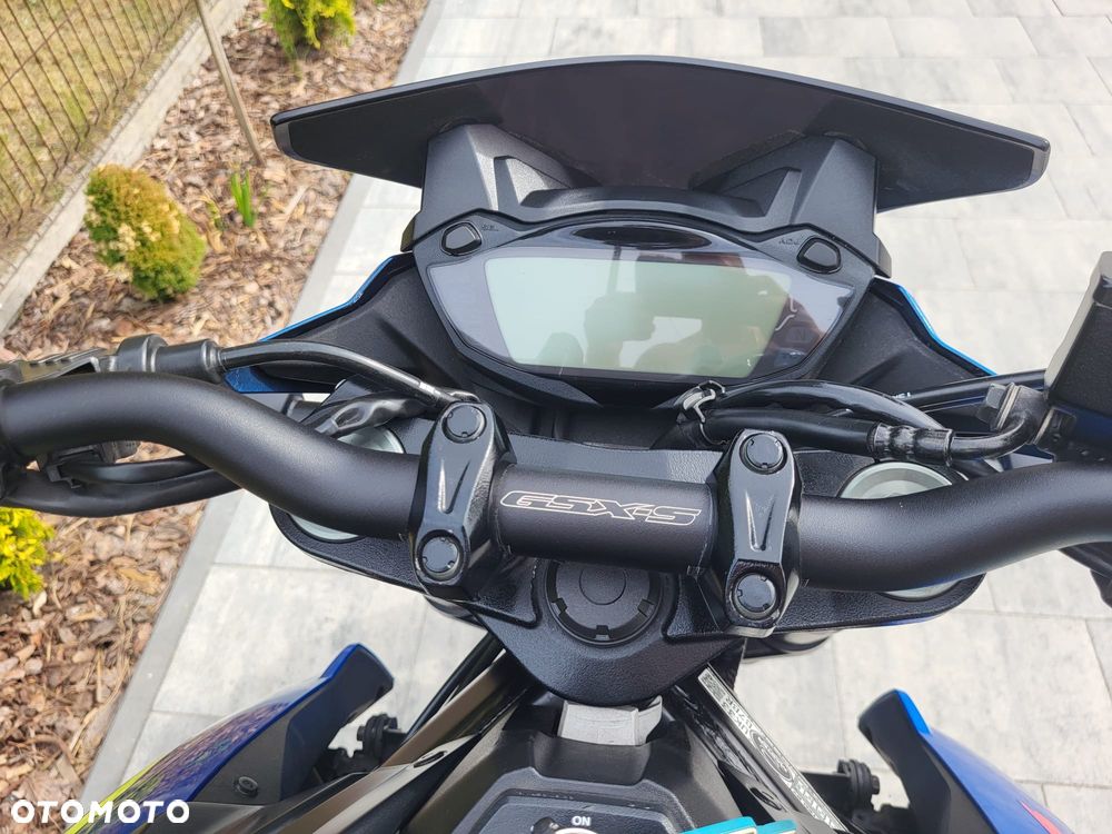Suzuki GSX - 21