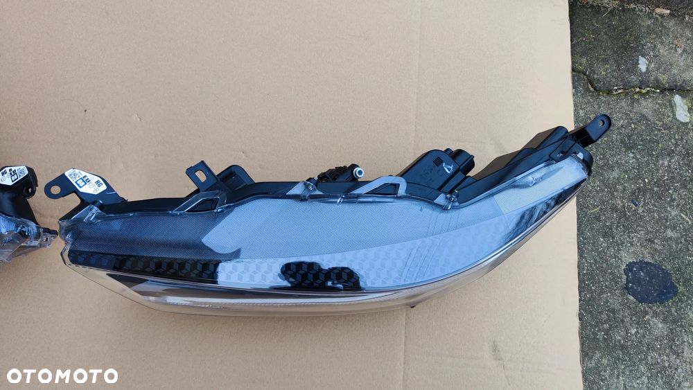 Toyota Yaris IV 20- Lampa Przednia FULL LED LR Komplet - 5