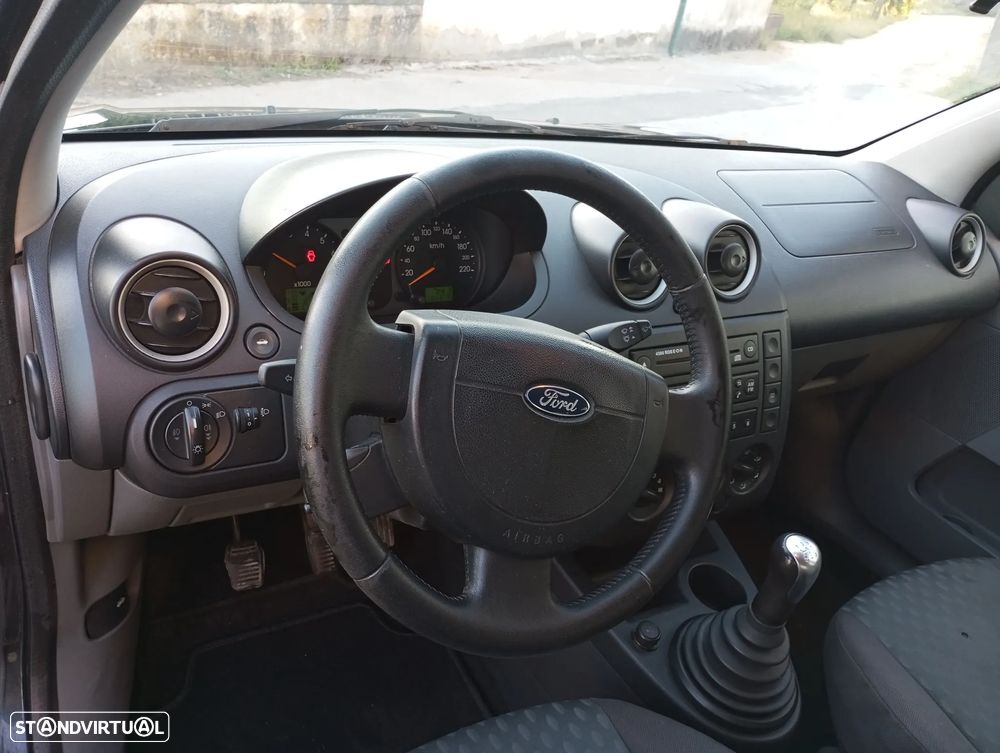 Ford Fiesta 1.4 Ambiente - 11
