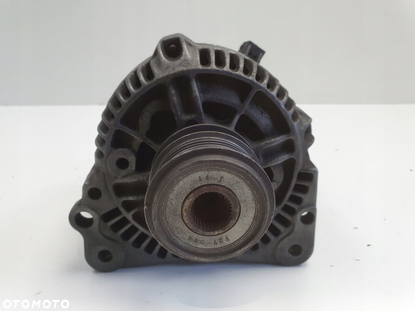 VW Golf III 1.6 ALTERNATOR 028903025H bosch 70A - 4