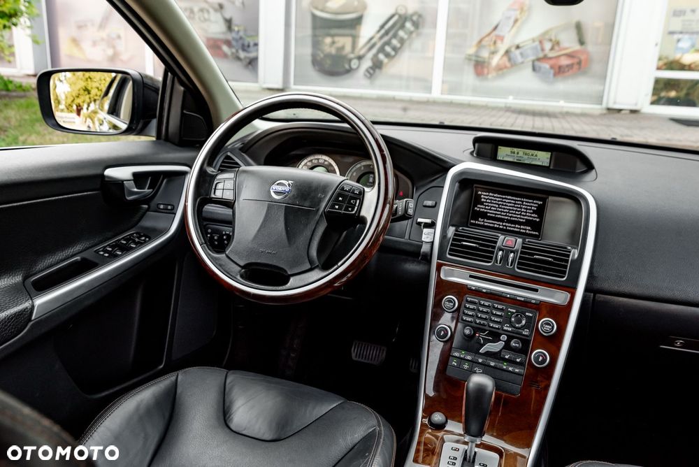 Volvo XC 60 T6 AWD Momentum - 26
