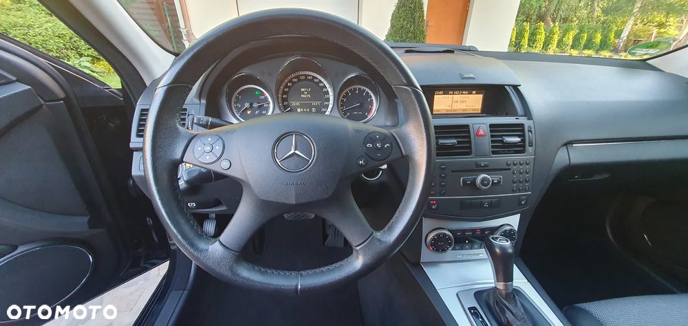 Mercedes-Benz Klasa C 180 CGI Automatik BlueEFFICIENCY Avantgarde - 24