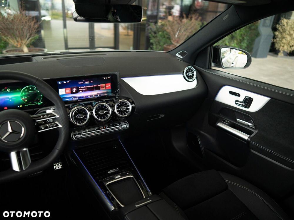 Mercedes-Benz GLA - 14