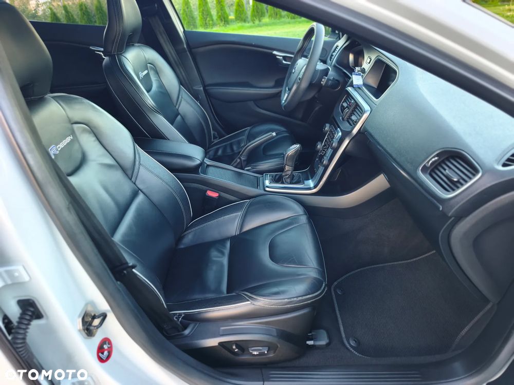 Volvo V40 T3 R-Design Momentum - 20