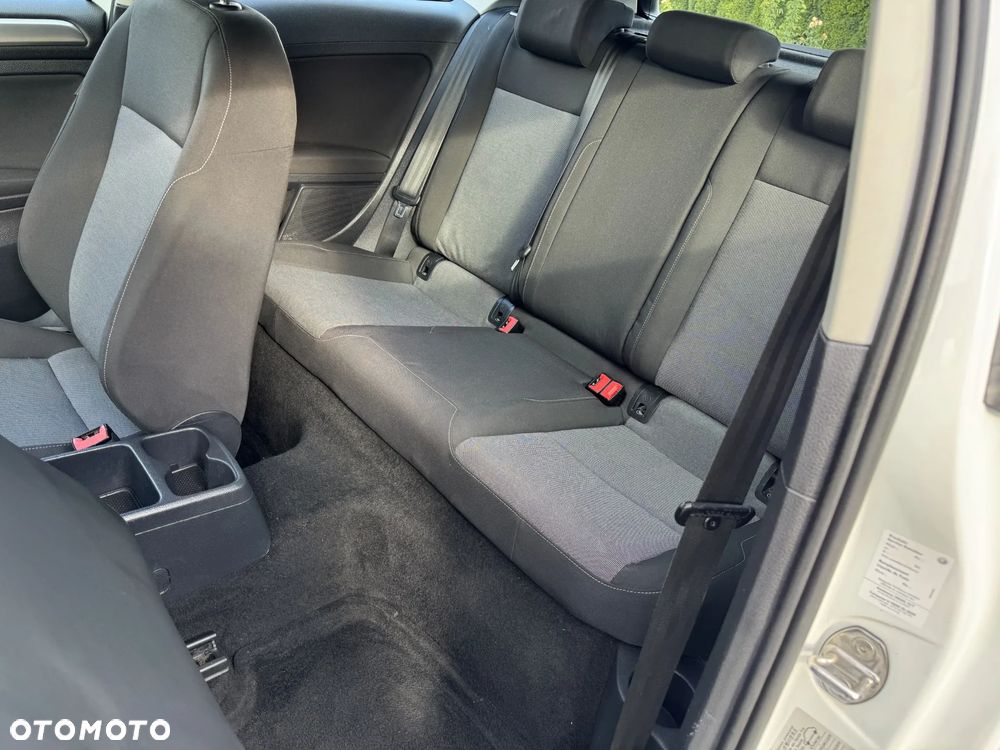 Volkswagen Golf - 11