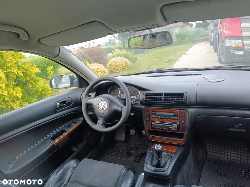 Volkswagen Passat 1.9 TDI Highline - 10