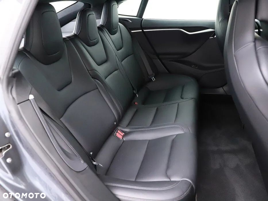Tesla Model S - 22