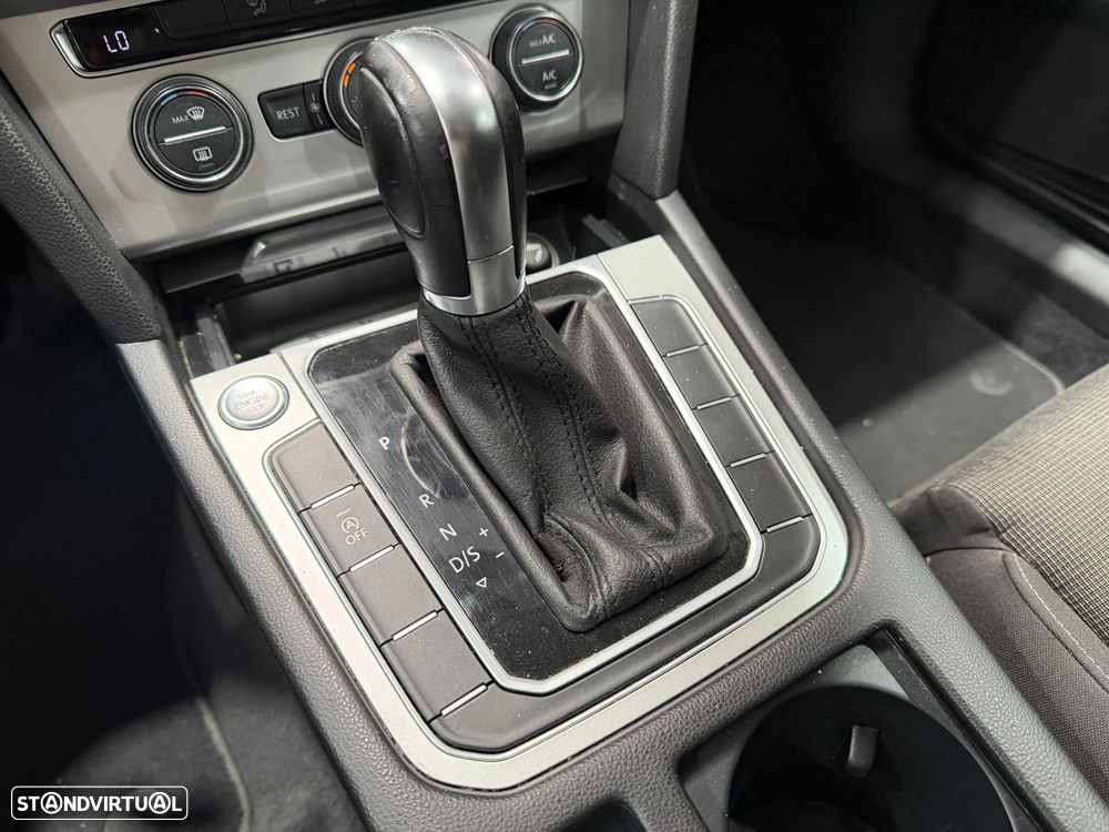 VW Passat 1.6 TDI Business DSG - 29