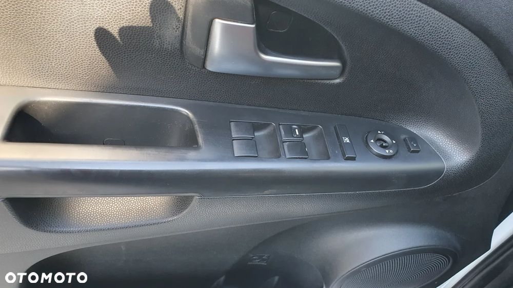 Kia Venga 1.6 CVVT Titanium Collection - 24