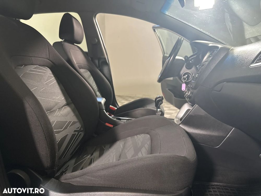 Kia Ceed - 12