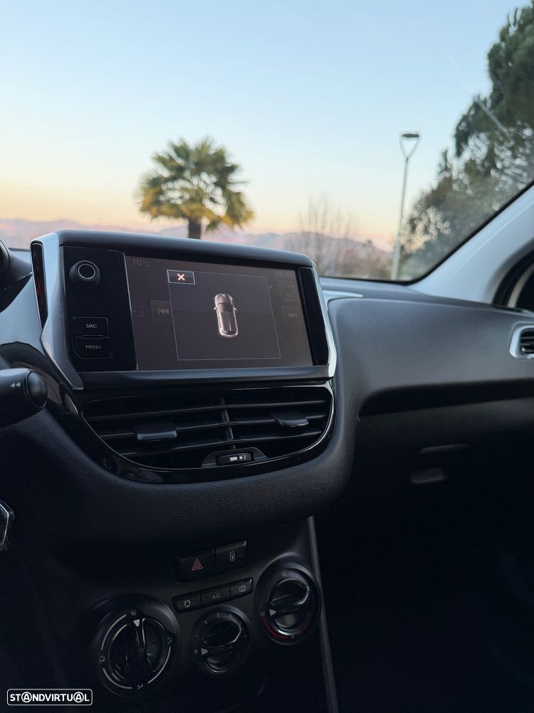 Peugeot 208 1.2 VTi SE Style - 8