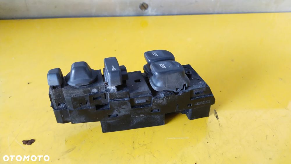 PANEL SZYB LEWY PRZÓD VOLVO V40 - 2