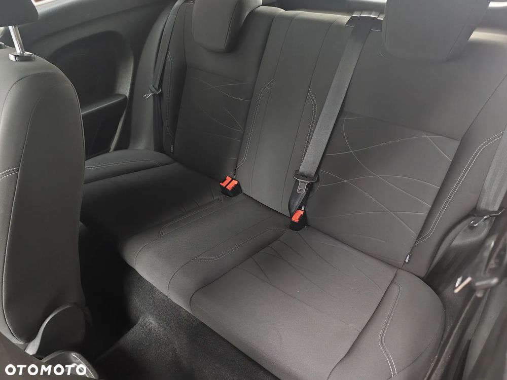 Ford Fiesta 1.6 Ti-VCT SYNC Edition - 17