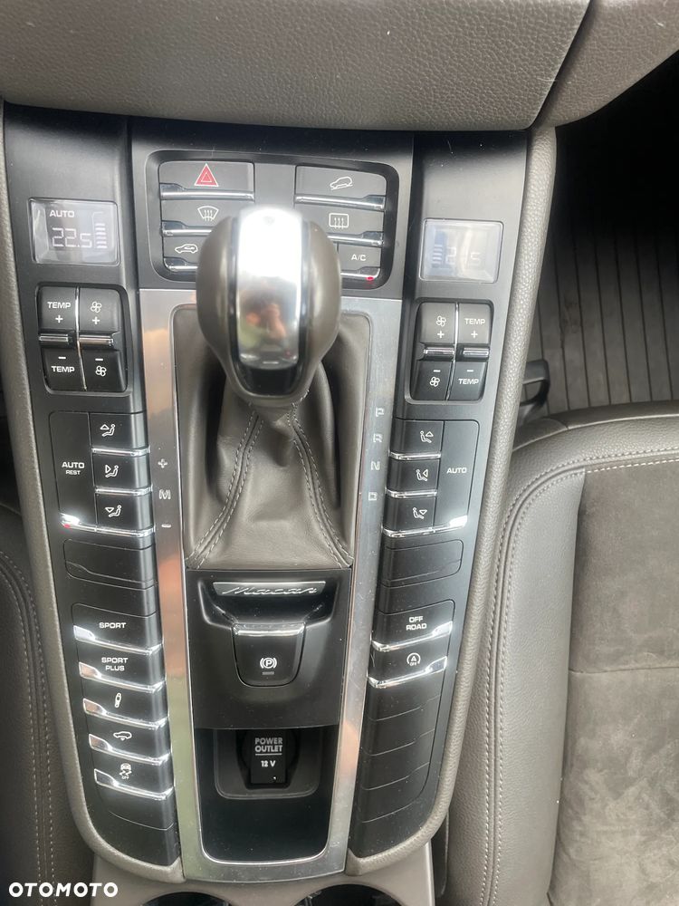 Porsche Macan - 24