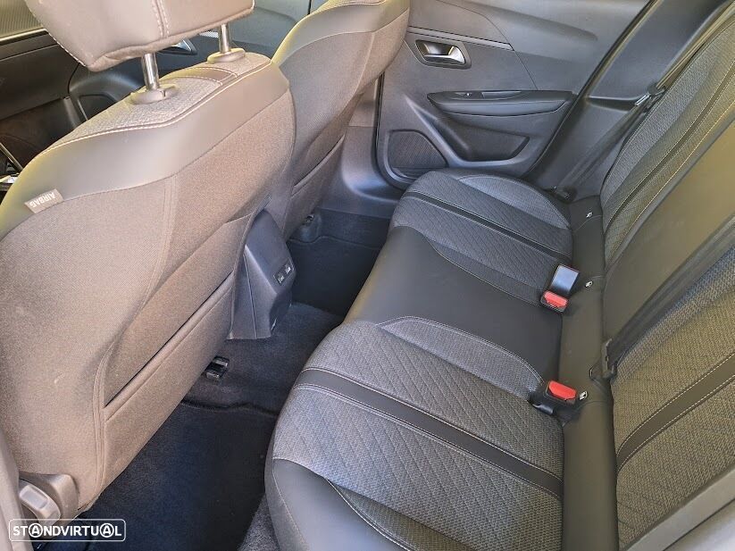 Peugeot 208 1.2 Hybrid Allure e-DCS6 - 9