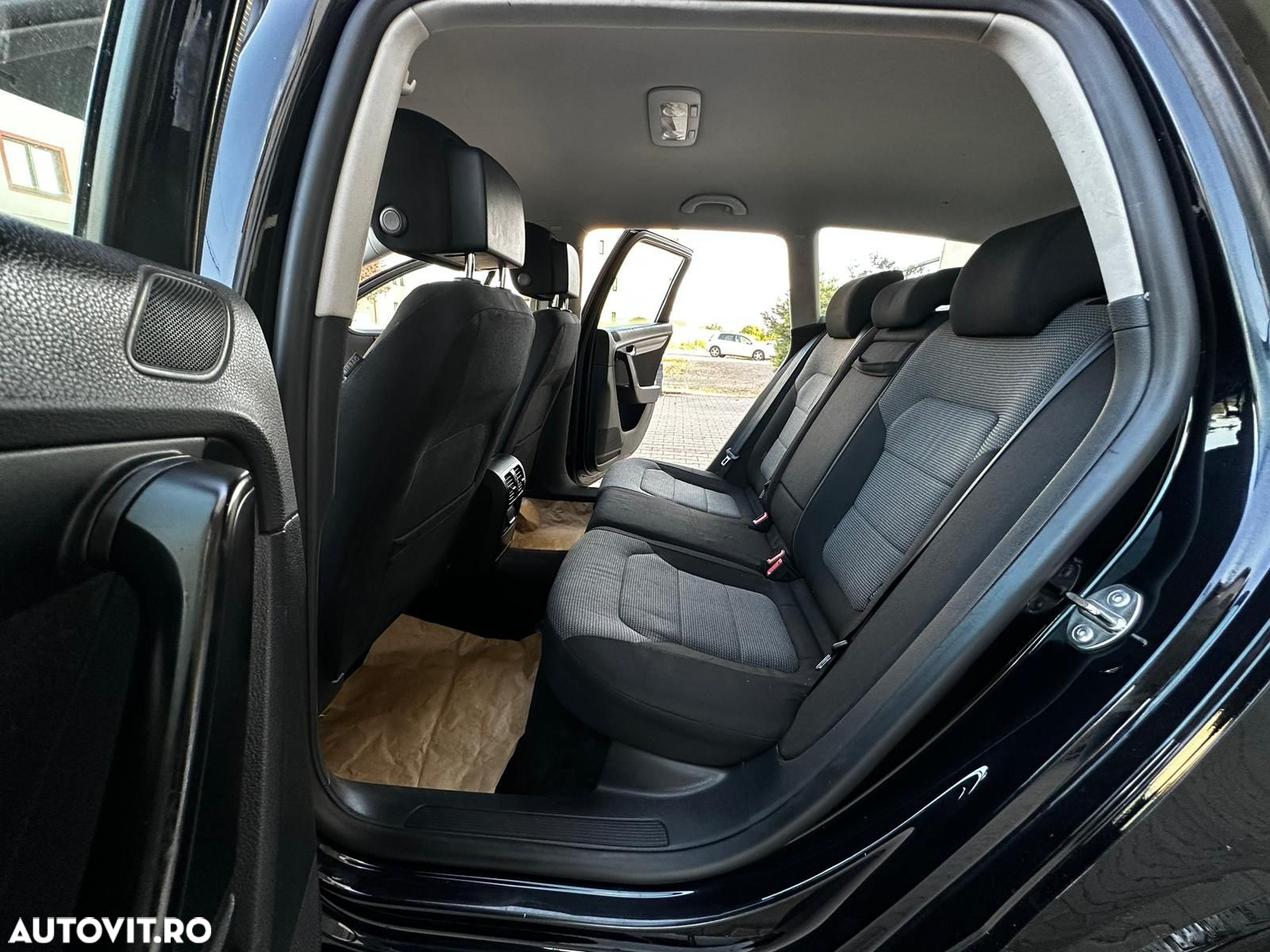 Volkswagen Passat Variant 2.0 TDI BlueMotion Technology Highline - 9