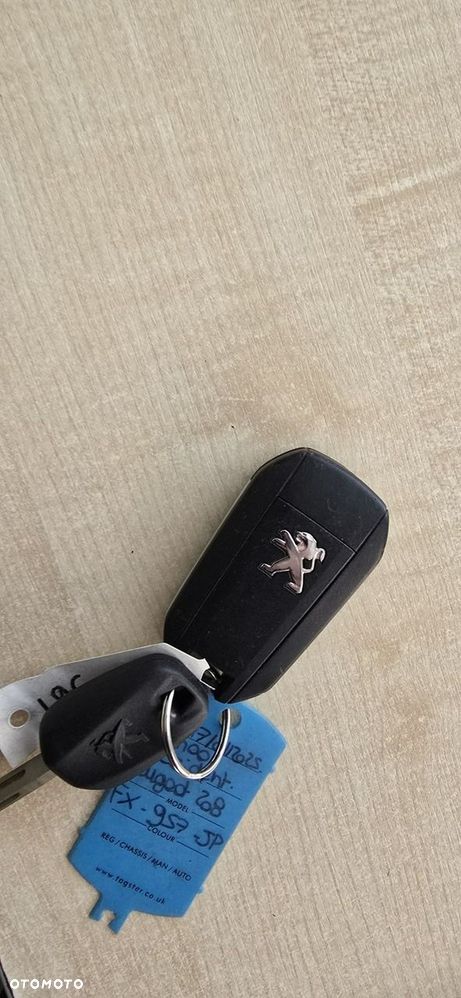 Peugeot 208 - 29
