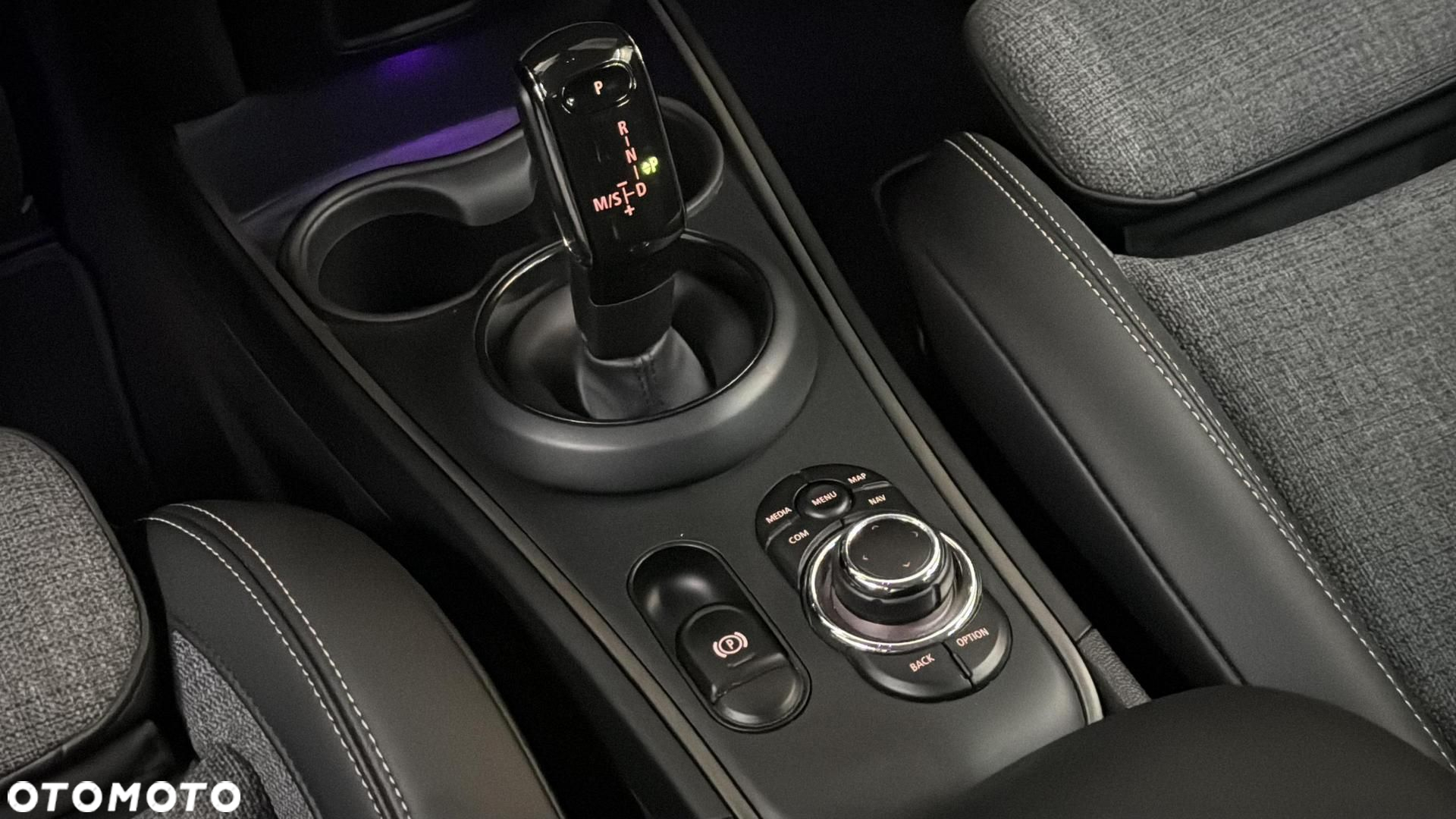 MINI Countryman Cooper Classic Trim - 17