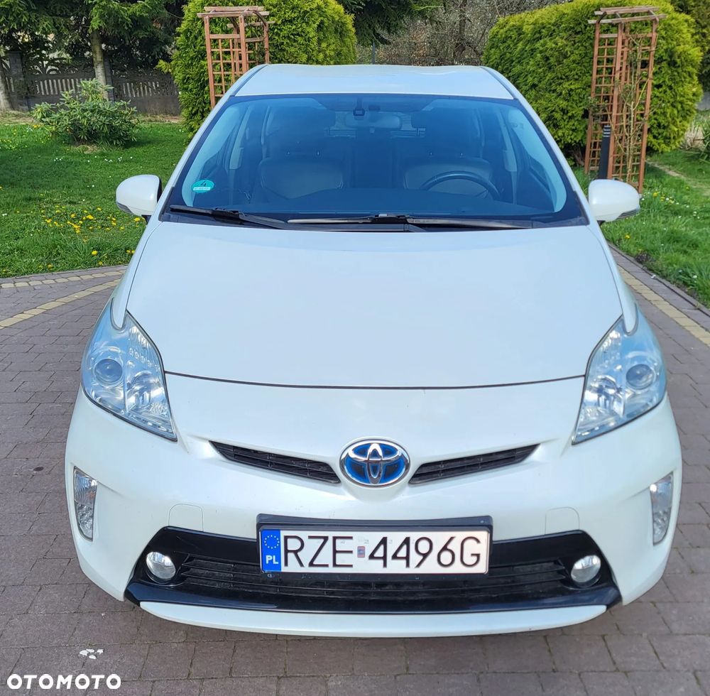 Toyota Prius (Hybrid) - 3