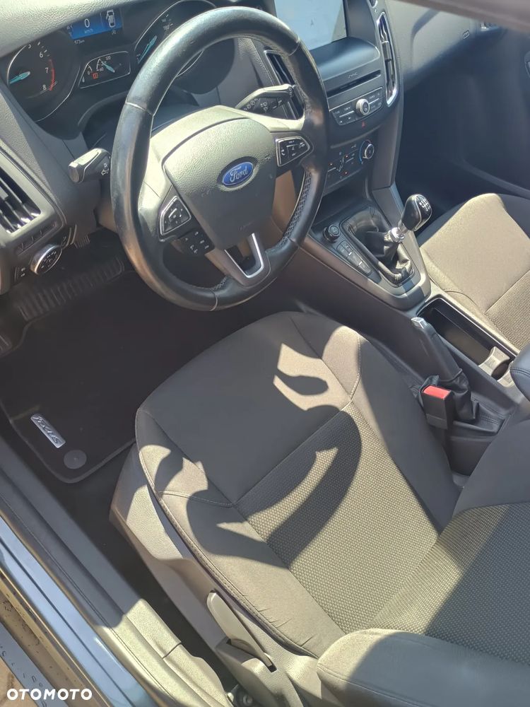 Ford Focus 1.0 EcoBoost Titanium - 11