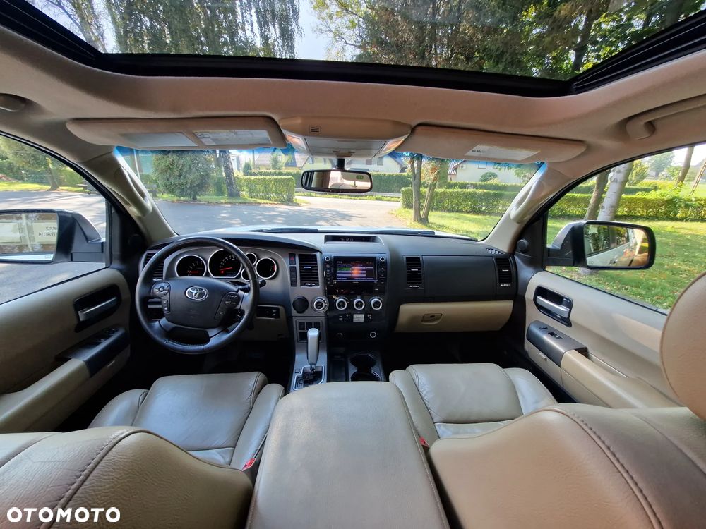 Toyota Sequoia - 6