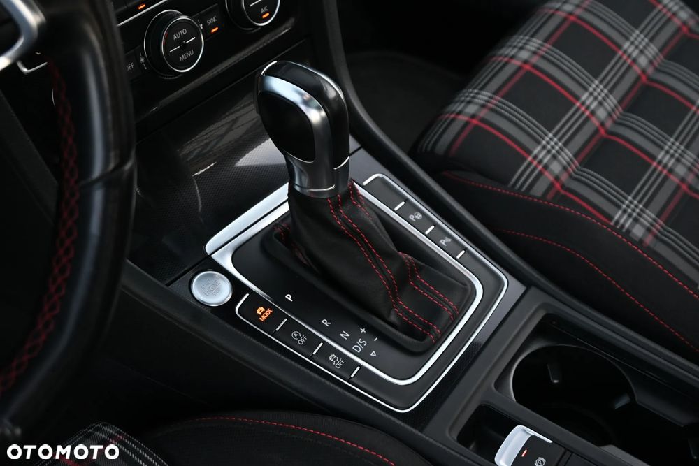 Volkswagen Golf 2.0 TSI BMT GTI Performance DSG - 32