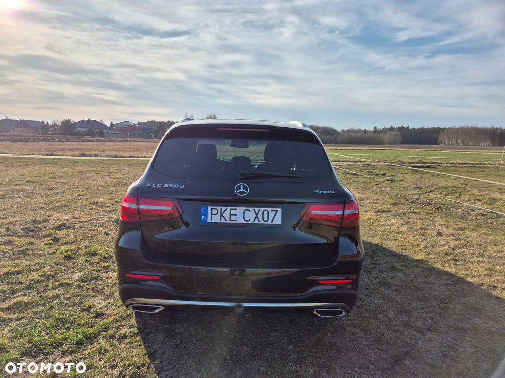 Mercedes-Benz GLC 250 d 4Matic 9G-TRONIC AMG Line - 11