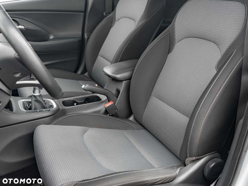 Hyundai i30 1.5 DPI Classic + - 13