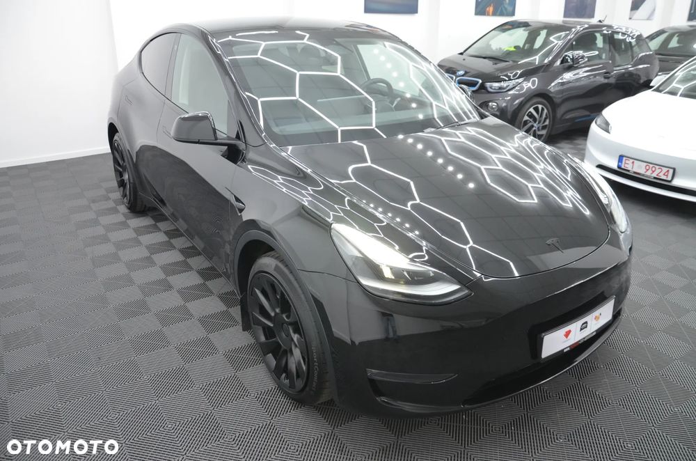 Tesla Model Y Long Range AWD - 9