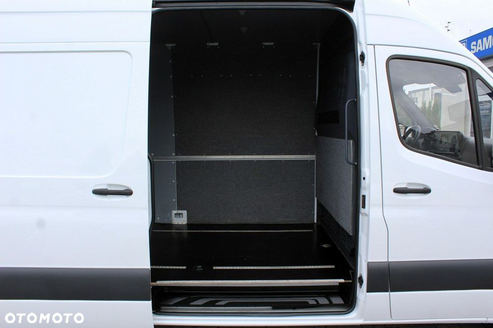 Mercedes-Benz Sprinter - 14