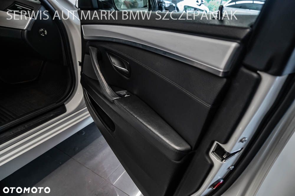 BMW Seria 5 520d xDrive - 29