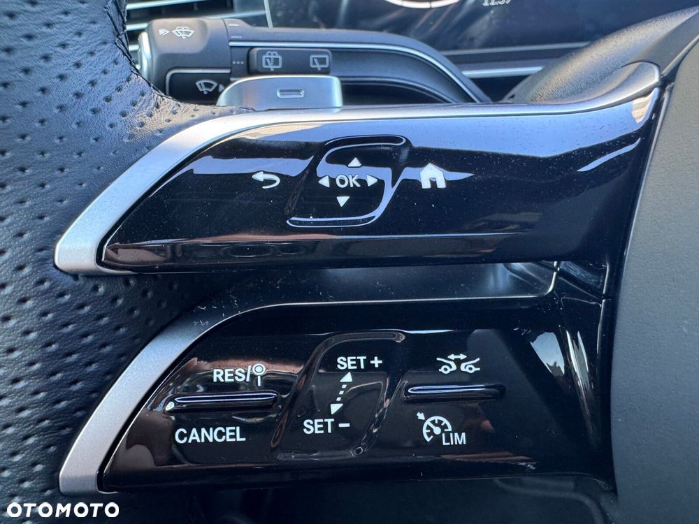 Mercedes-Benz GLS - 28