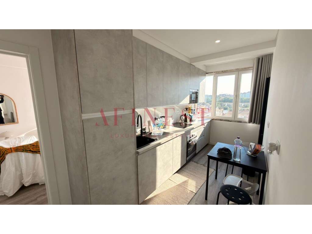 APARTAMENTO T2 TOTALMENTE REMODELADO EM QUELUZ - Grande imagem: 5/35