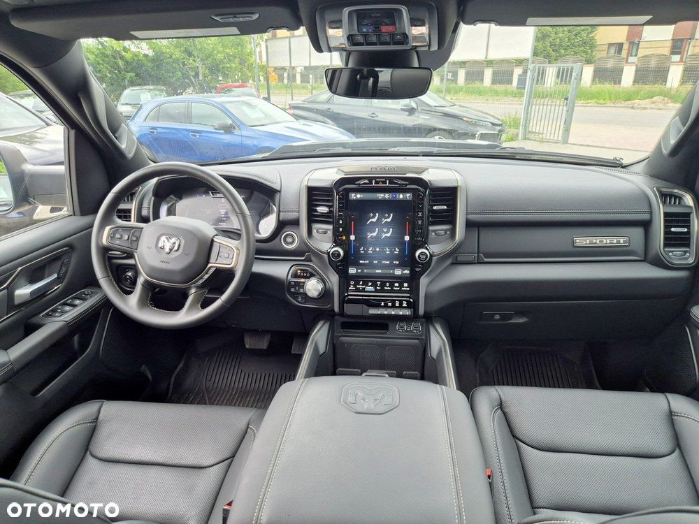 RAM 1500 Crew Cab Sport - 18