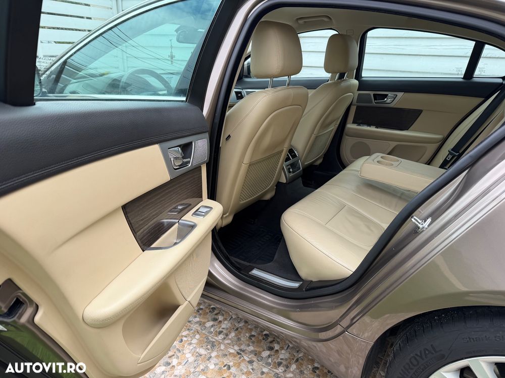 Jaguar XF 2.2 - 6