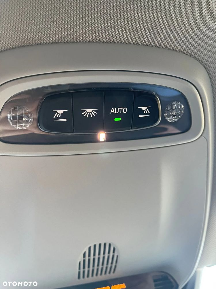 Volvo V40 D3 Kinetic - 28