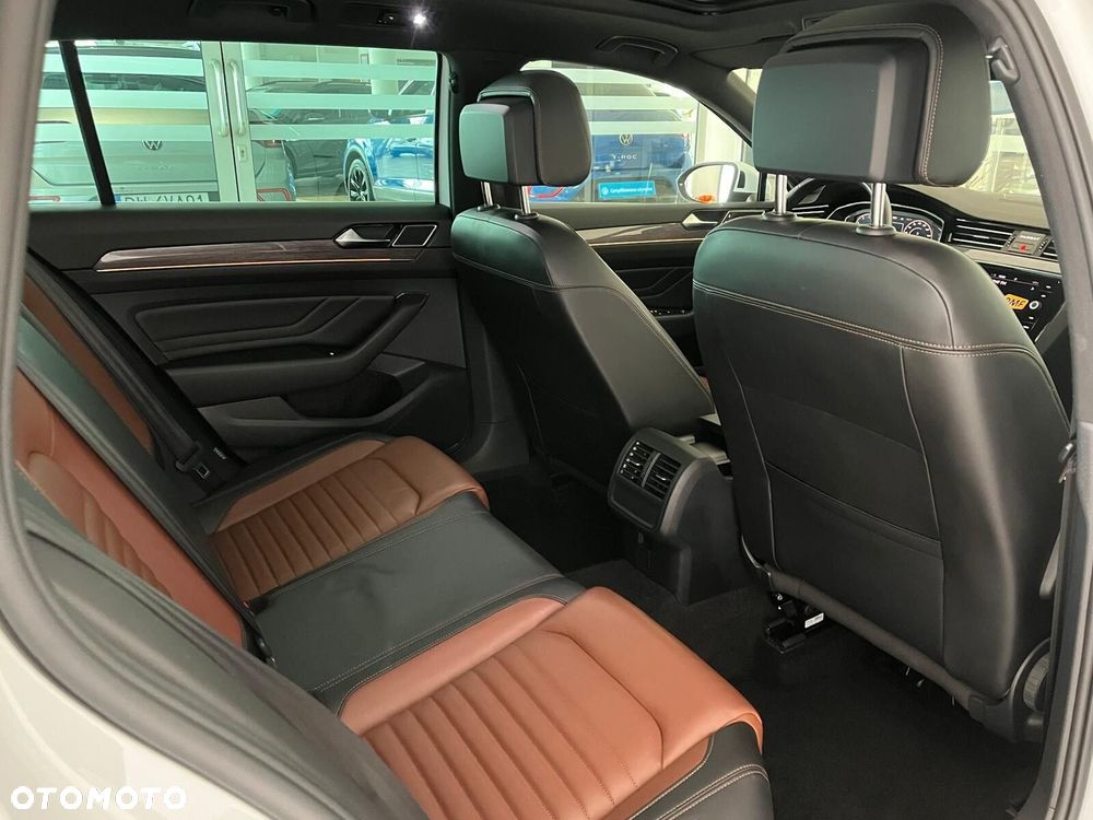 Volkswagen Passat Variant 2.0 TSI Elegance DSG - 37