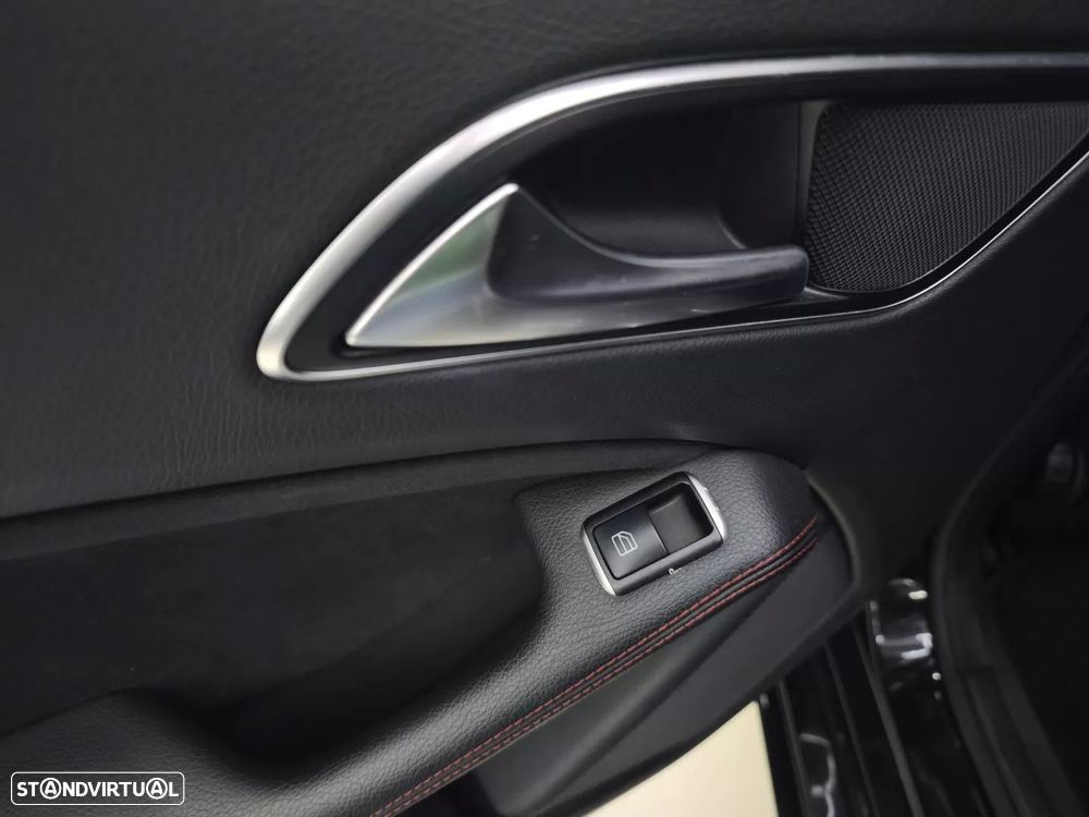 Mercedes-Benz A 180 d AMG Line - 38