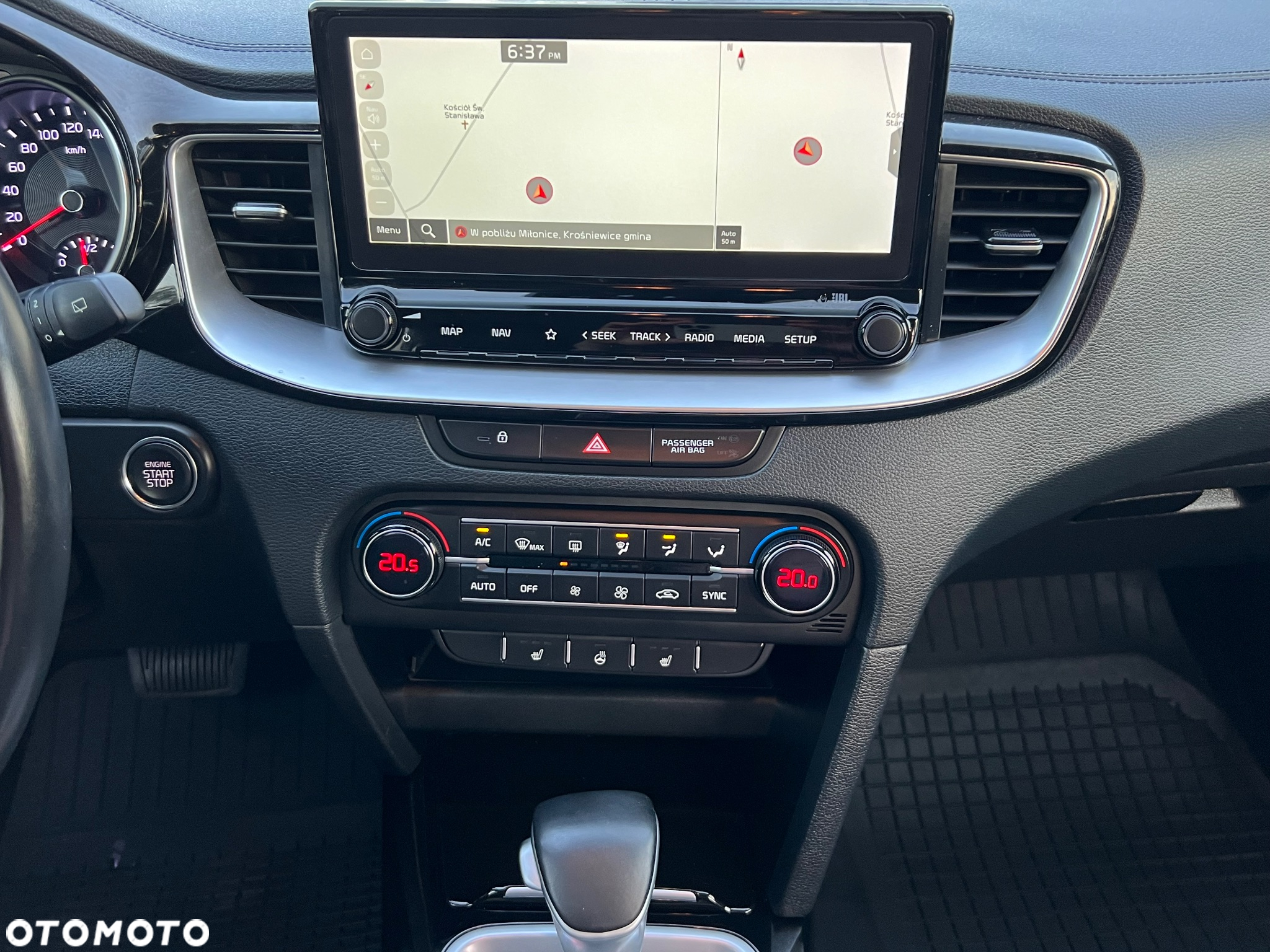 Kia XCeed - 32