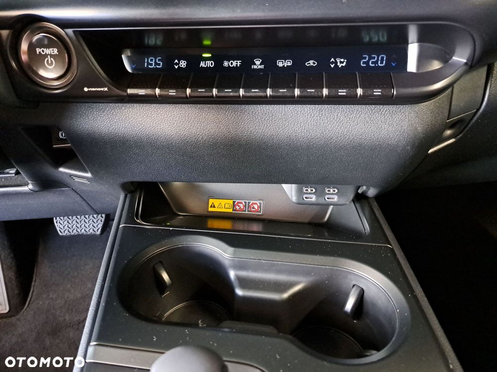Lexus UX 300h F Sport Design - 23