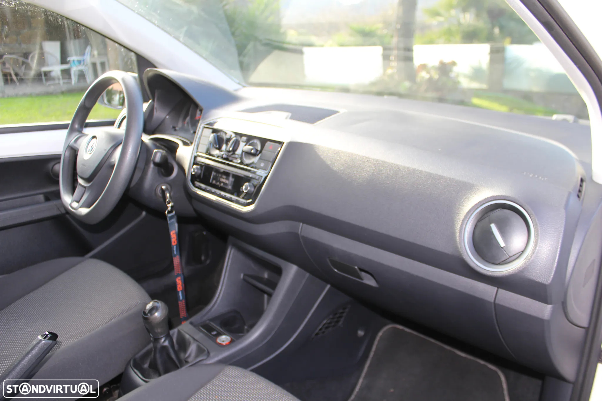 VW Up! 1.0 BMT Move - 17
